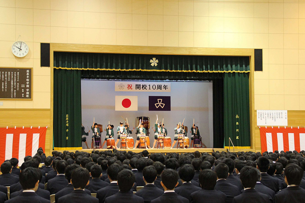 荏原平塚太鼓の演奏でスタート