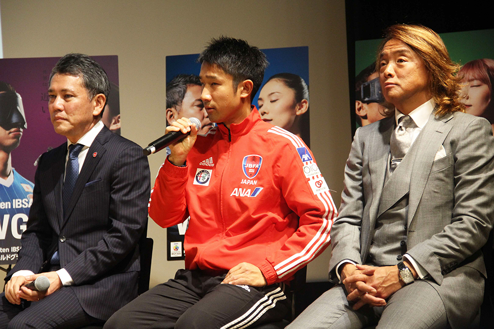 大会に向けて意気込みを話す川村選手（中央）、高田監督（左）、北澤会長（右）