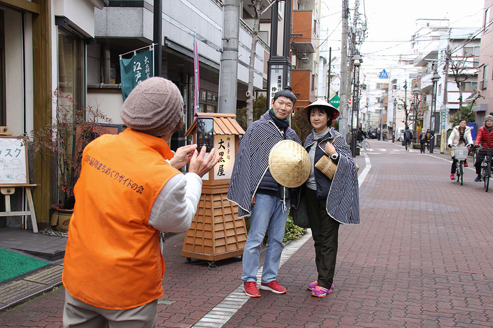 昔風の衣装で記念撮影