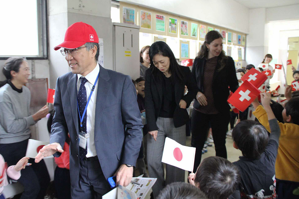 幼稚園児がお出迎え