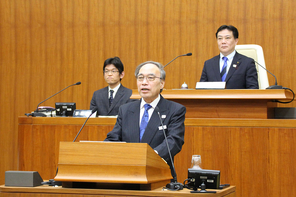 施政方針演説する濱野区長