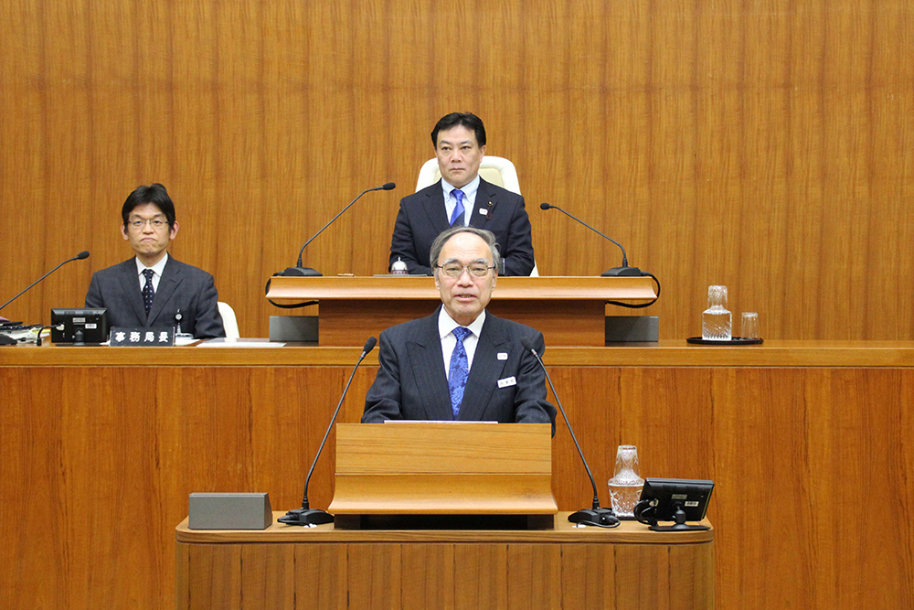 議場内　正面から