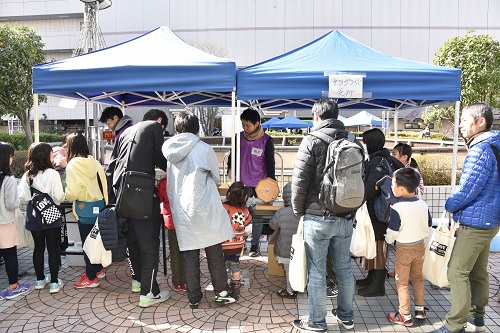 ガラポン抽選の様子