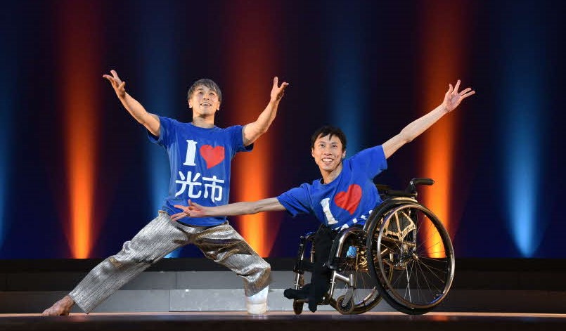 大前さん、かんばらさん、コラボダンスの様子