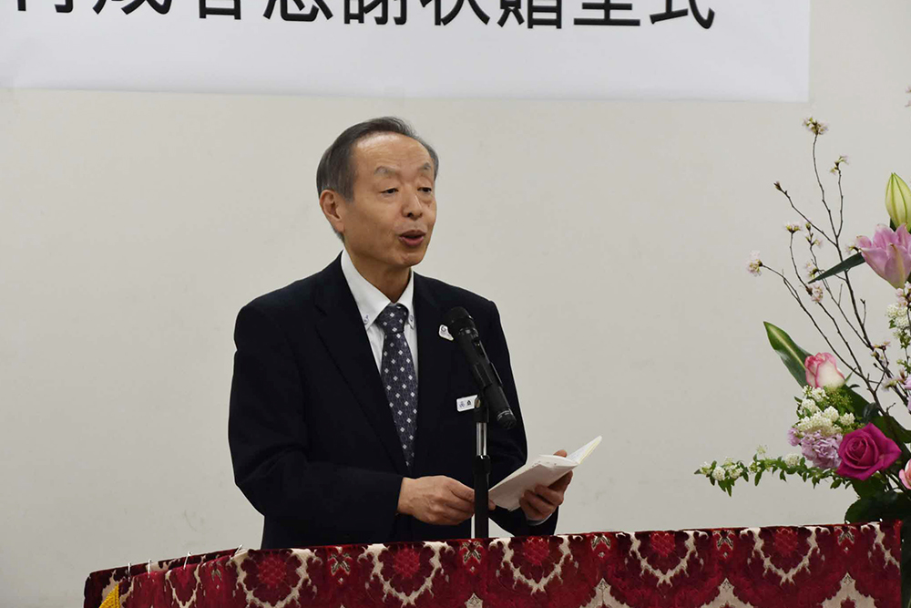 濱野区長の式辞を代読する桑村副区長