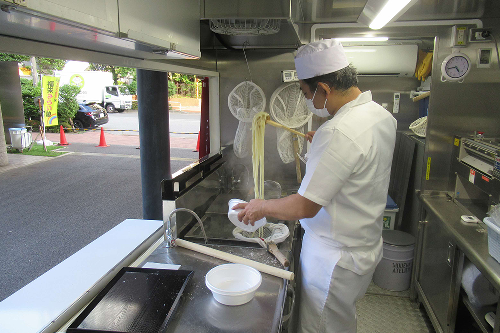 うどんを作る人