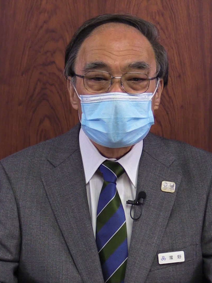 マスク姿の濱野区長
