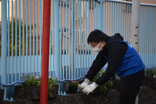 作業をする男性