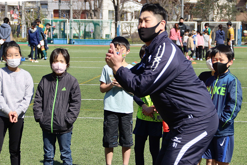 五郎丸選手の真似をする笠原さん