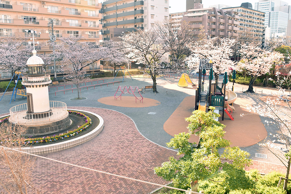 歩道橋の上から撮影した東品川公園