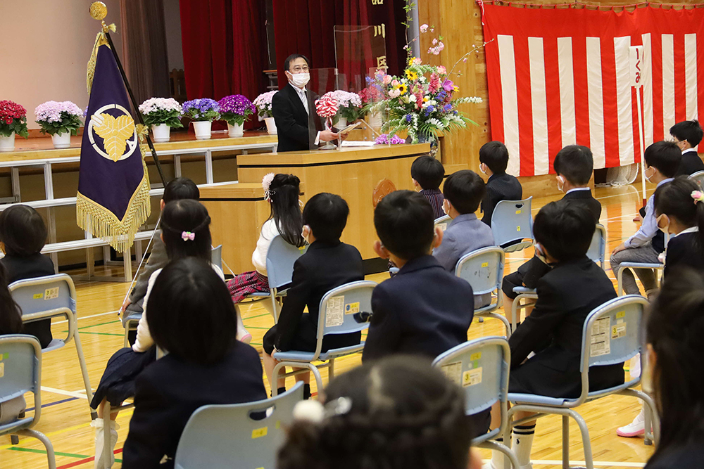 話をする名本校長