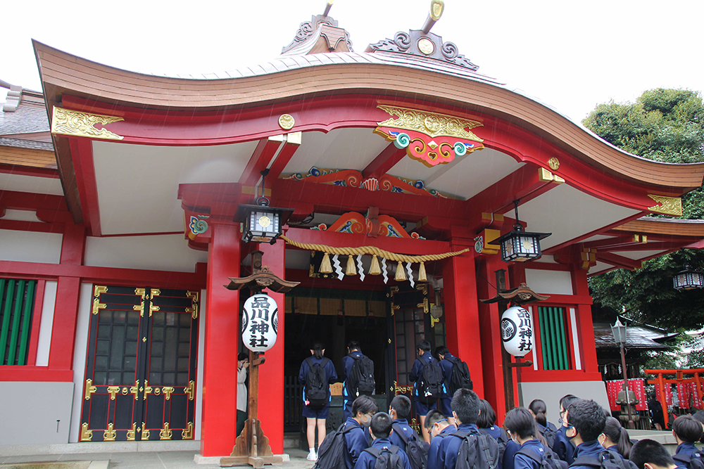 初めに品川神社を参拝