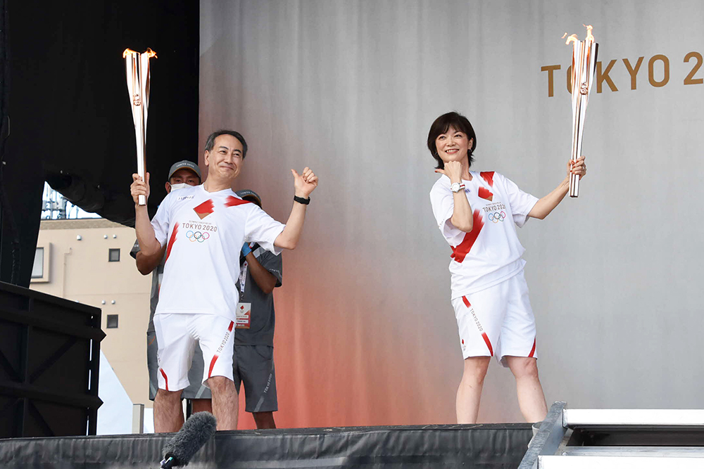 トーチキス後の決めポーズの様子