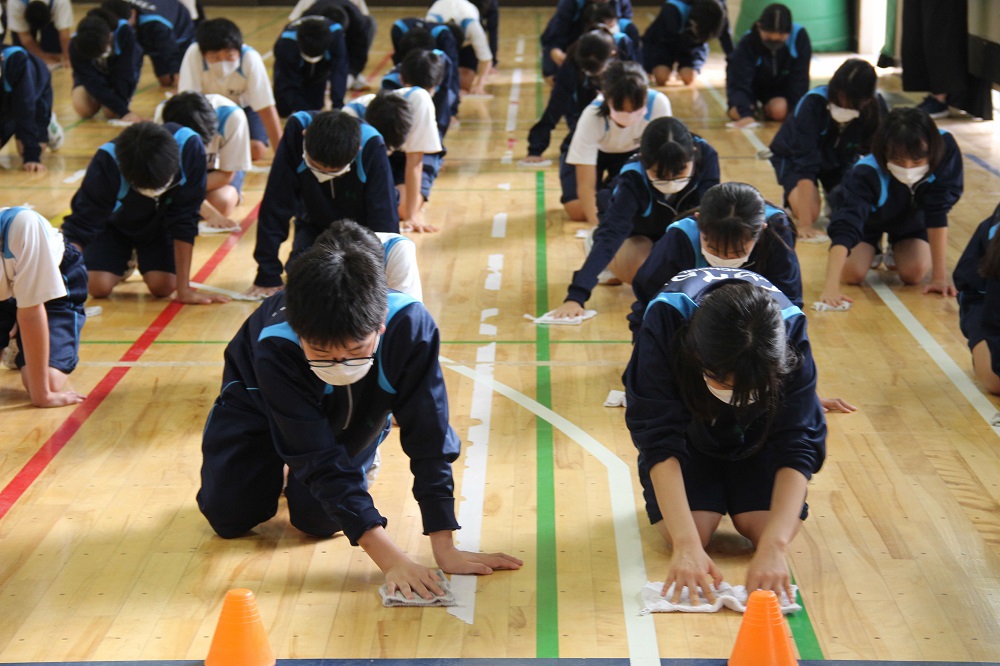 ふきそうじの様子真正面