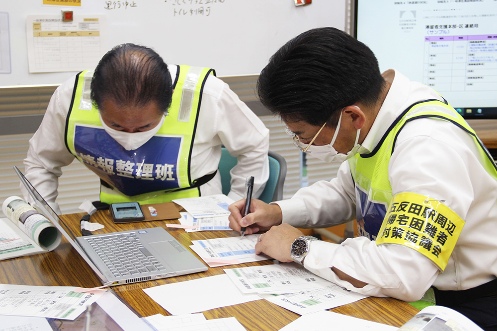 情報を集約する様子