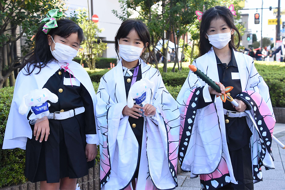 コスプレした3人の女の子