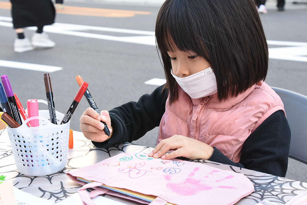 手作りアートバック作成中