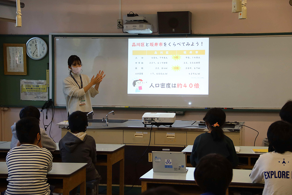 坂井市のプレゼンをする坂井市役所の山田さん