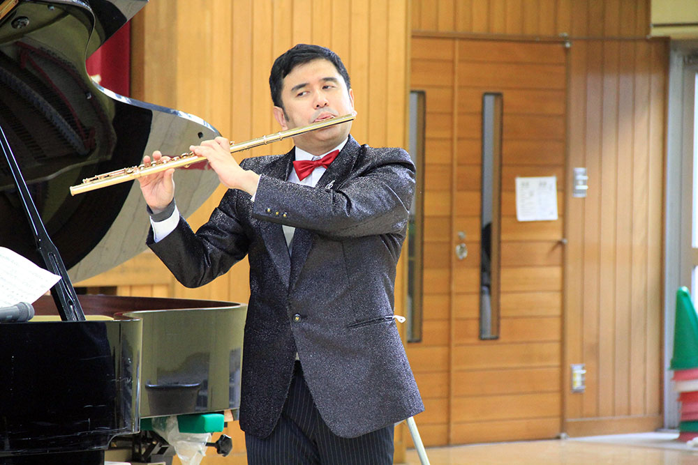 プロフルート奏者 綱川さん