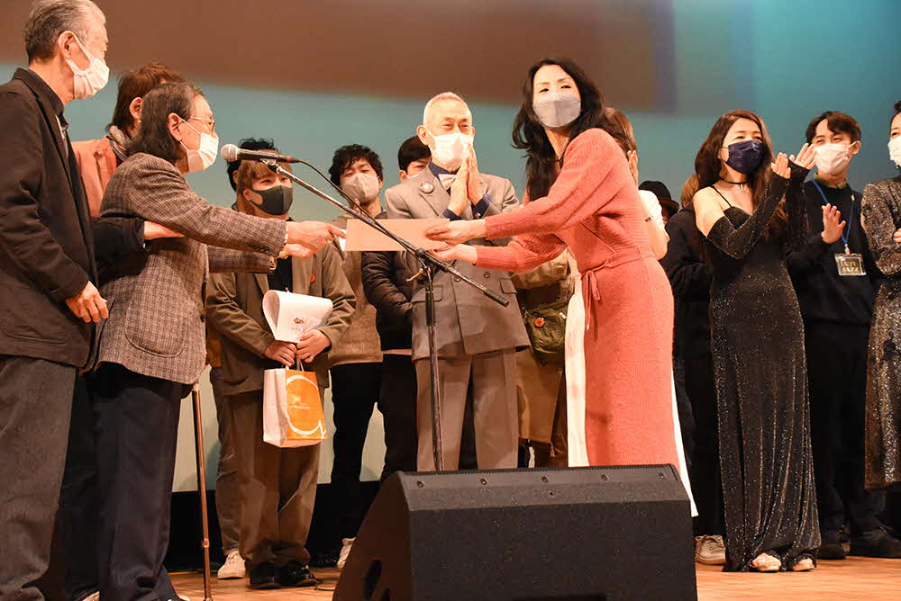 ボーカル部門優勝の眞田桂子さん