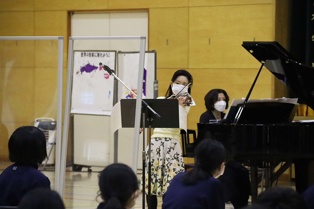 情熱大陸を演奏する山本さん