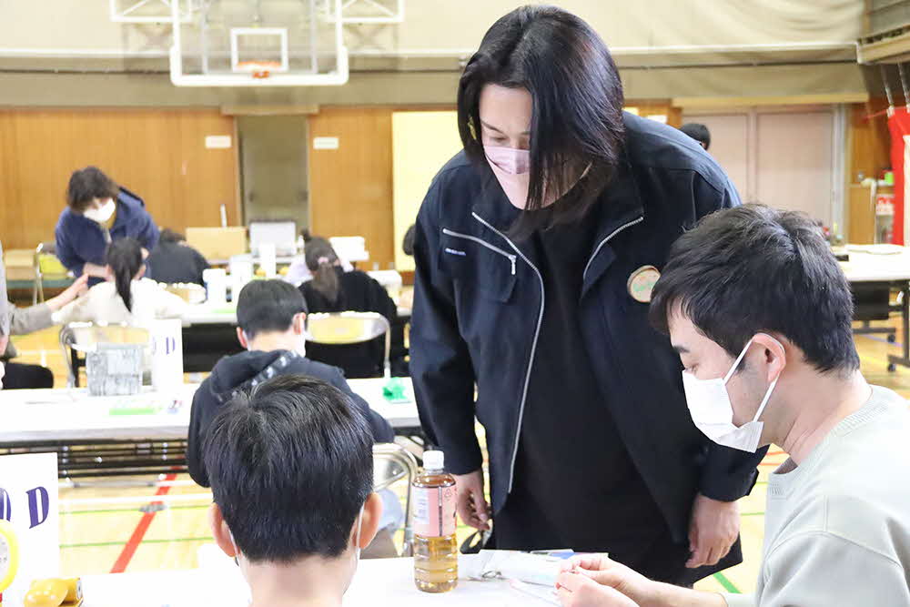 講師の女性と参加者