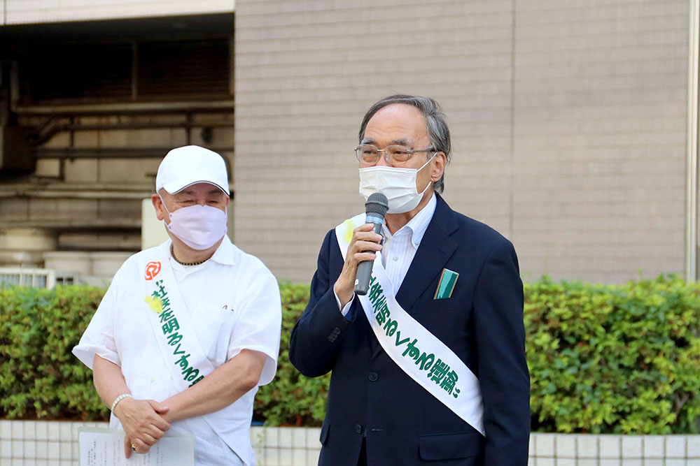 大井町駅前で挨拶をする濱野区長