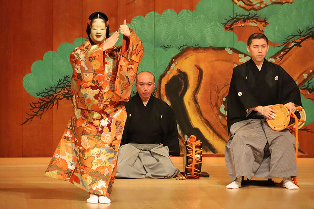手話で演じる役者