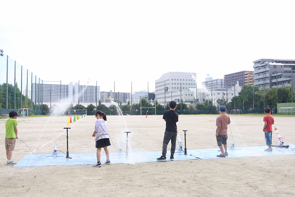 ロケットを飛ばす様子