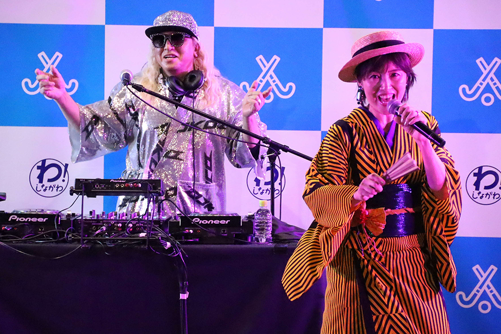 DJ.KOOさんと荻野目洋子さん