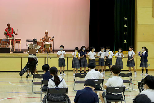 前に出てセッションする子どもたち