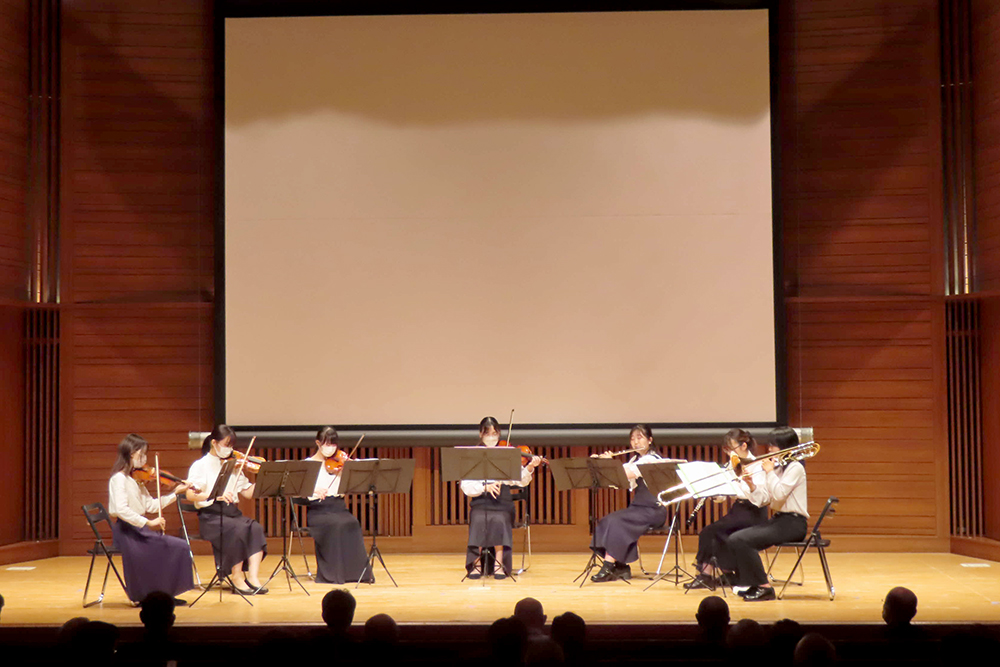 清泉女子大学の管弦楽部の演奏