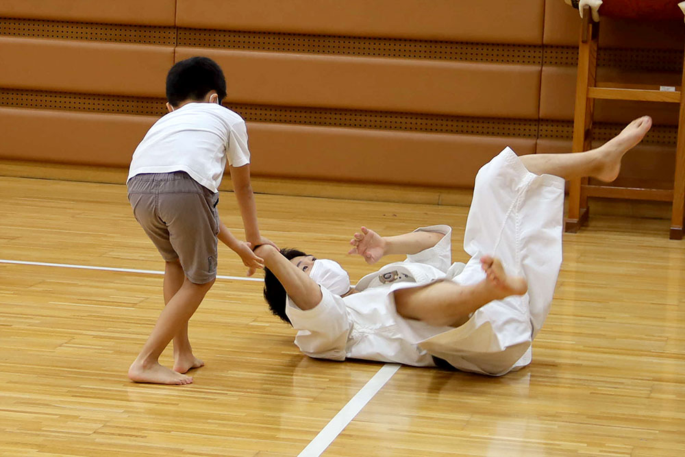 少林寺拳法を体験する参加者