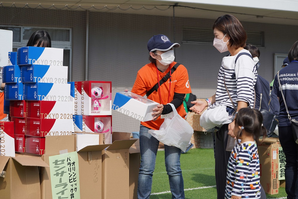 抽選会賞品引き渡し1