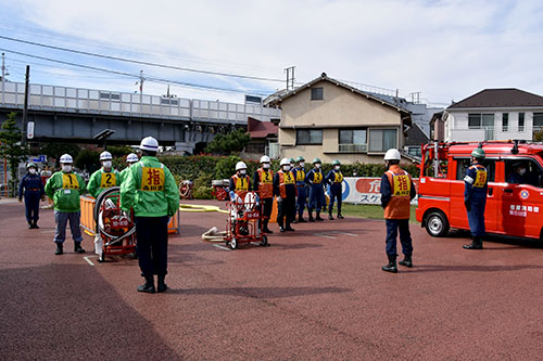 消防団およびミニポンプ隊放水訓練