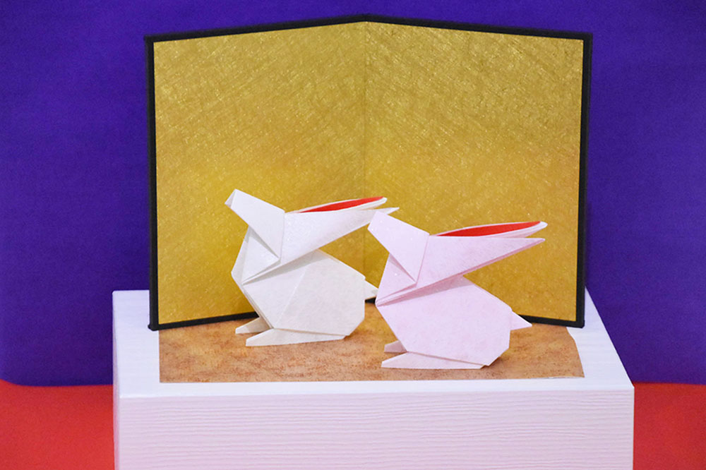 折り紙で作られたウサギ