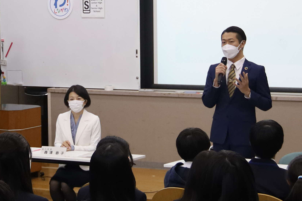 発言する青田校長