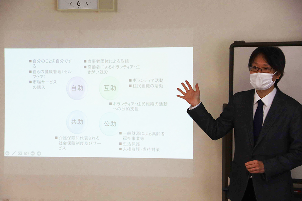 講師が説明する様子