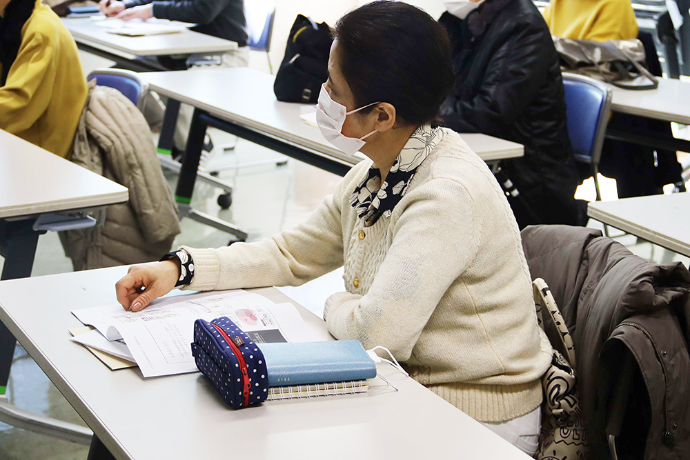 真剣な表情の参加者