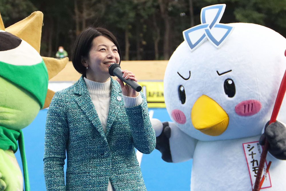 あいさつする森澤区長