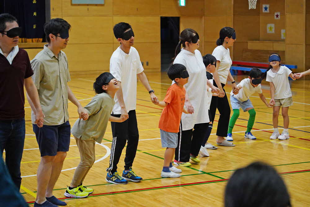 見えない状態に慣れる