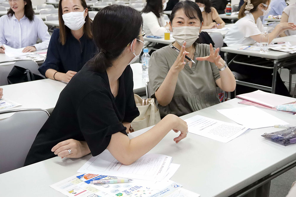 和やかな雰囲気でペアのグループワーク中