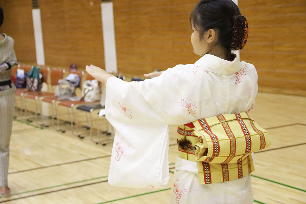 浴衣を着た女性