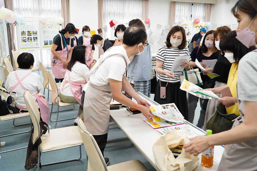 チラシで子ども食堂をPR