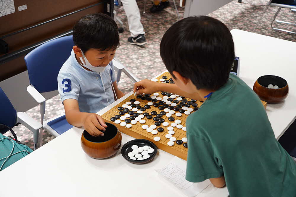 熱戦を繰り広げる子どもたち