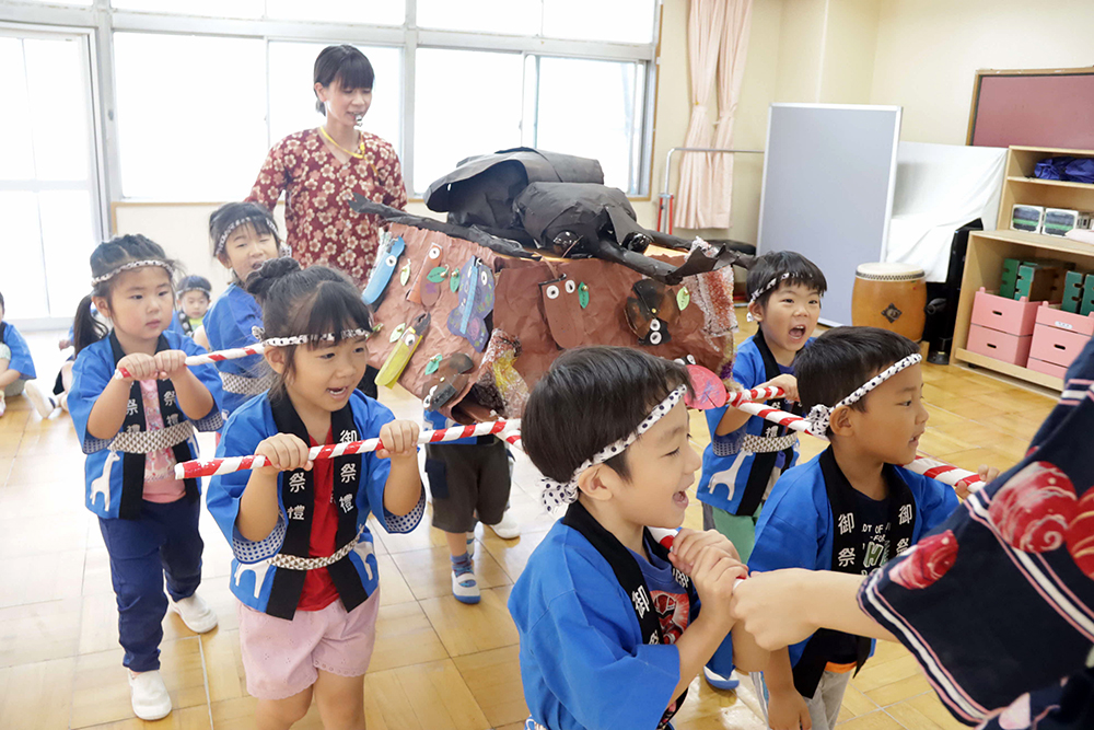 4歳児のおみこし