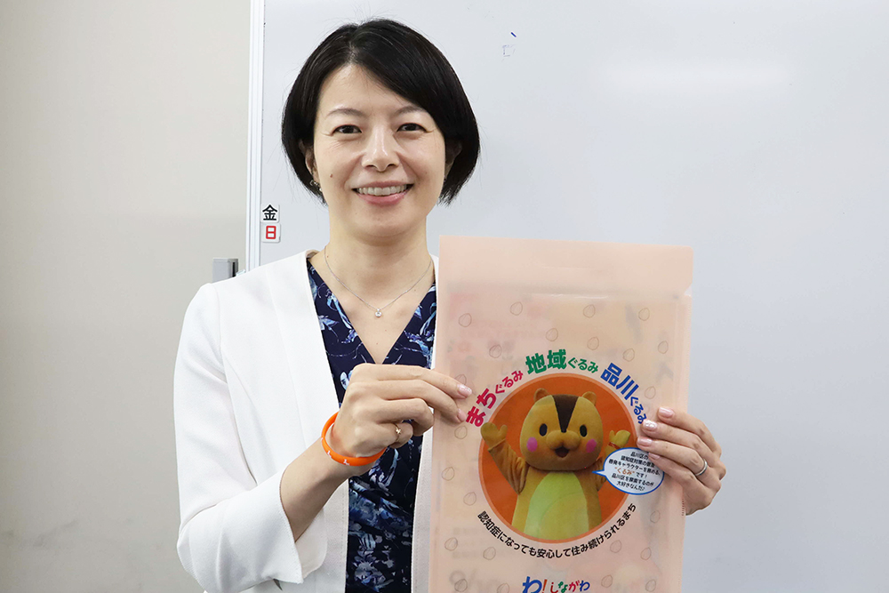 オレンジリングをつけた森澤区長