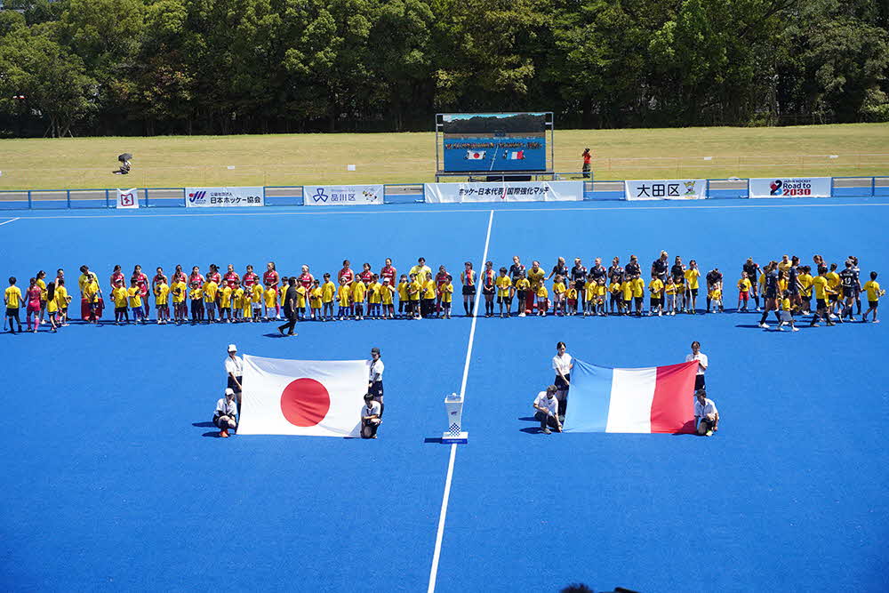 日本とフランスの選手が入場
