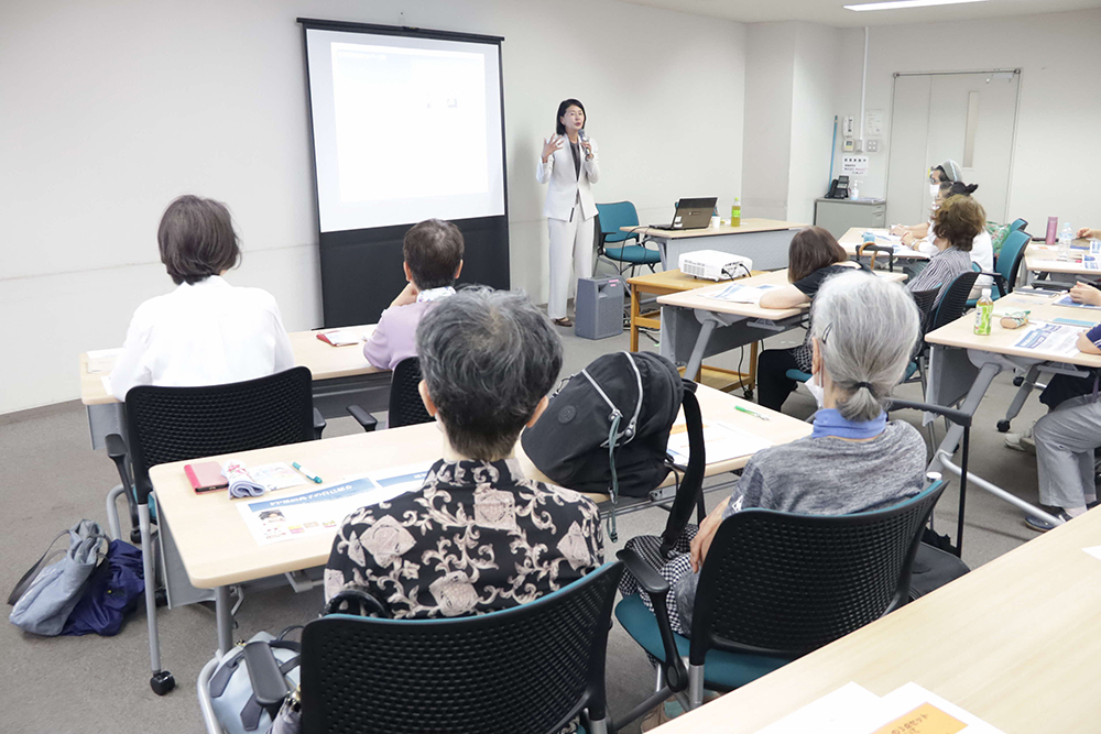 講演会場広めの画像