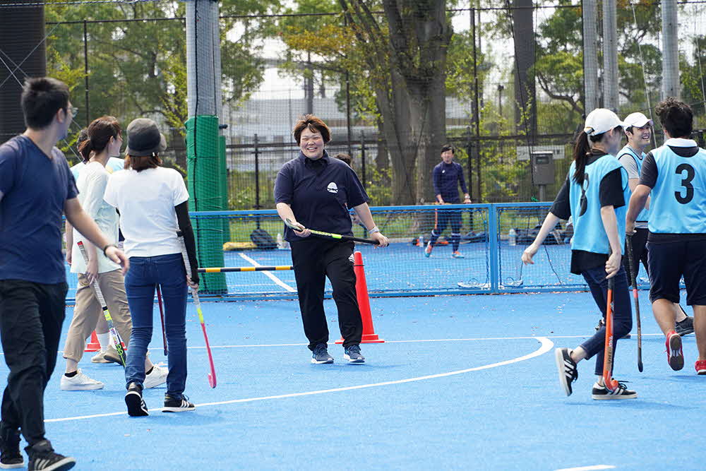 杉本さんがミニゲームに参加している写真